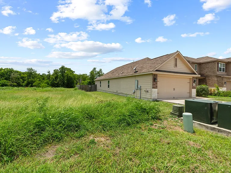 148 Isabel Ln — Photo 3