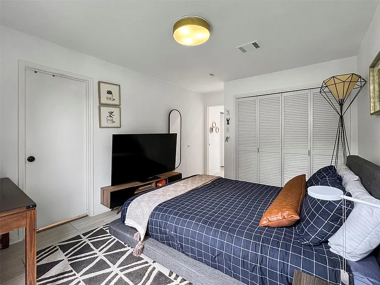 2358 Binley Dr — Photo 30