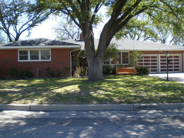 1st image of 417 W Avenue D