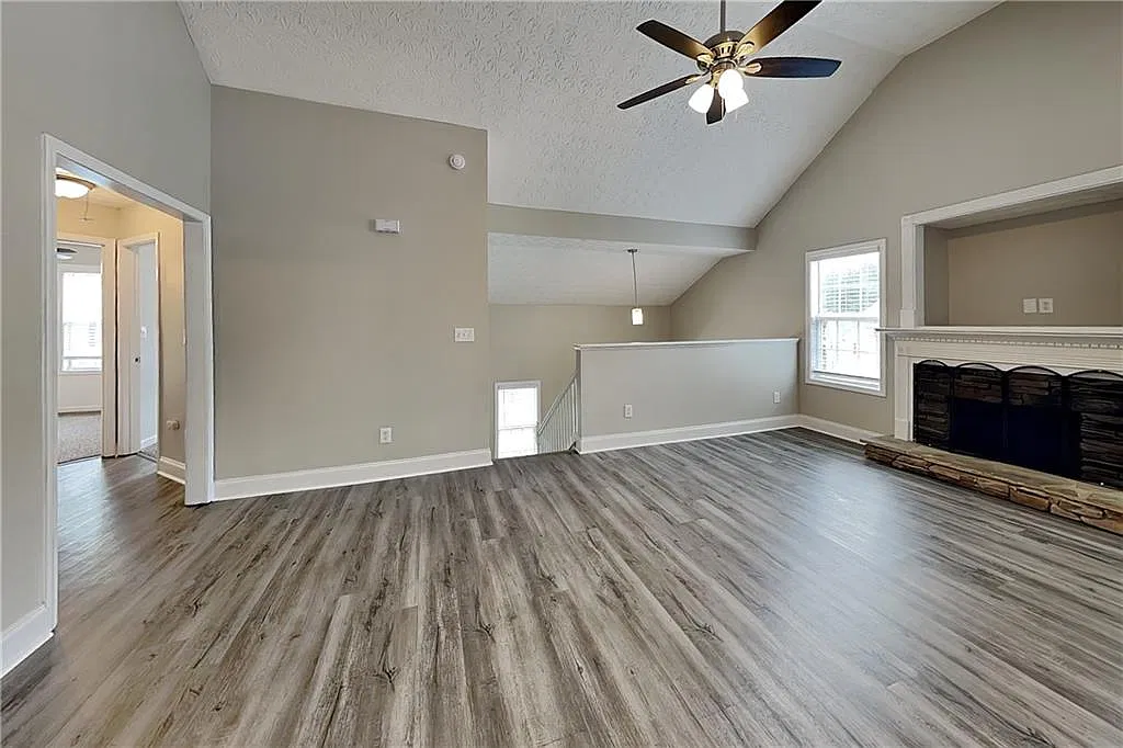 4 bed, 2.0 bath, 1406 sqft, $1,825 — Photo 2