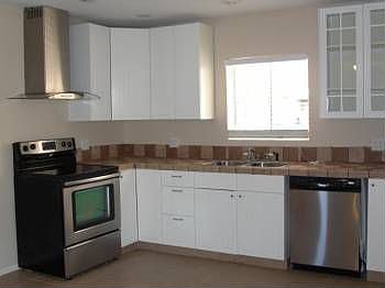 3rd image of 1120 E Laurel Dr