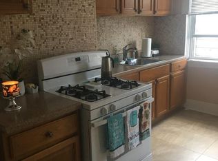 1685 Grove St, Flushing, NY 11385