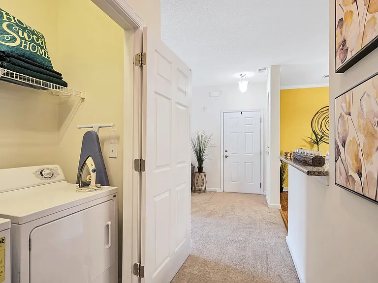 Rivermont Crossing Townhomes & Apartments — Photo 7