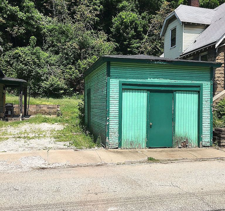 2nd image of 3029 Auberle St