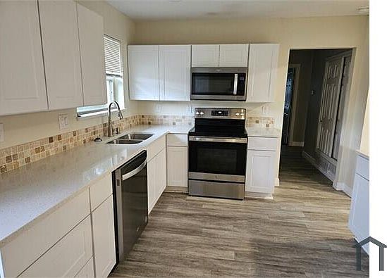 3rd image of 1102 Lorrie Dr