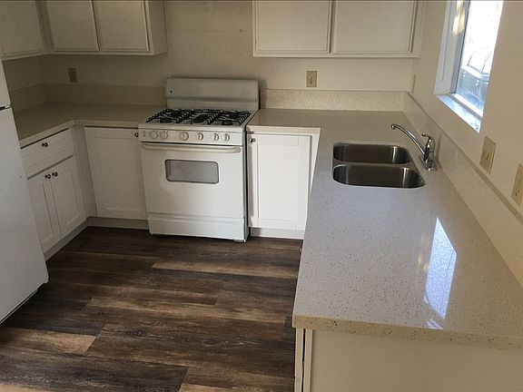 2nd image of 802 Cerro Gordo Ave #B