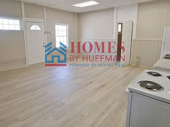 5th image of 1001 N Governor St #A
