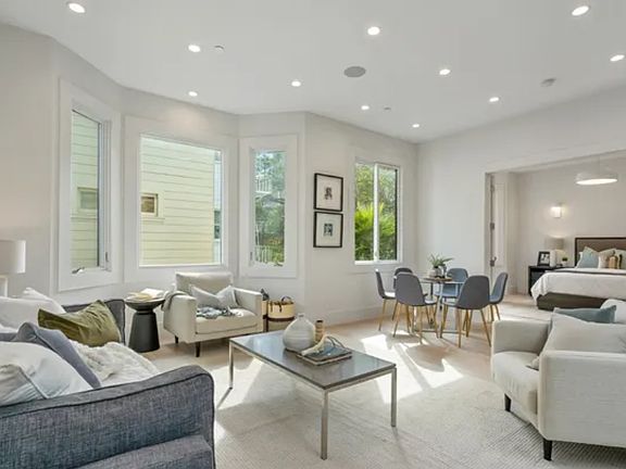 3rd image of 2444 Van Ness Ave APT 6