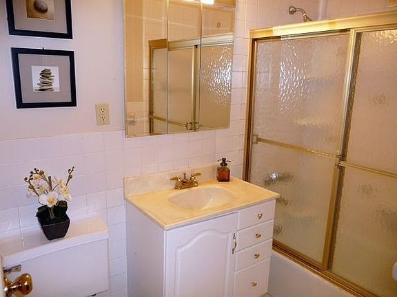 5th image of 2000 Linwood Ave APT 12B