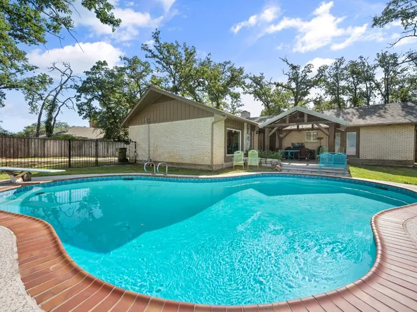 1616 Cresthaven Dr, Pantego, TX 76013
