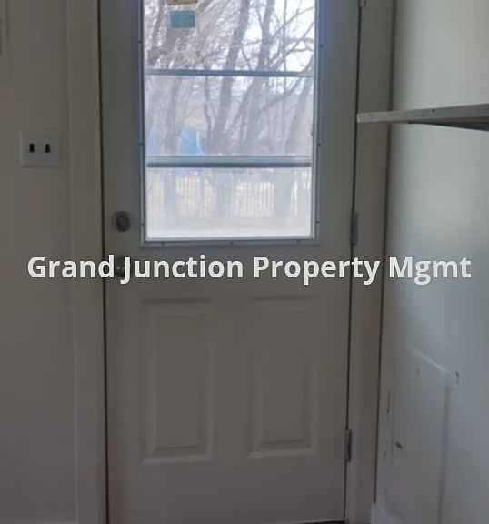 522 Compton St — Photo 13