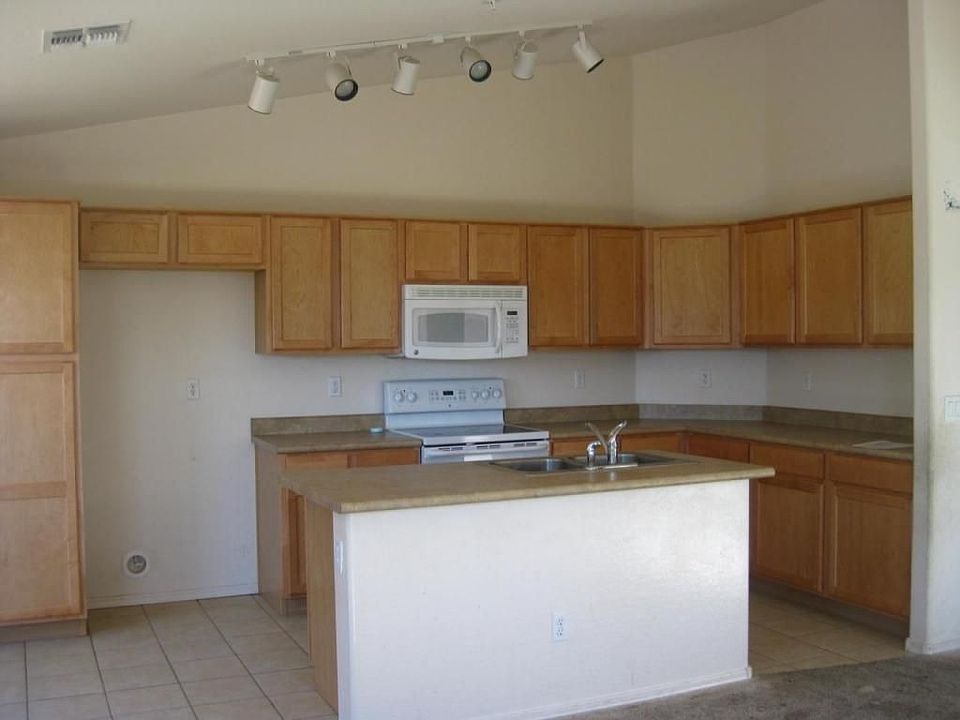 2nd image of 822 S 113th Ave