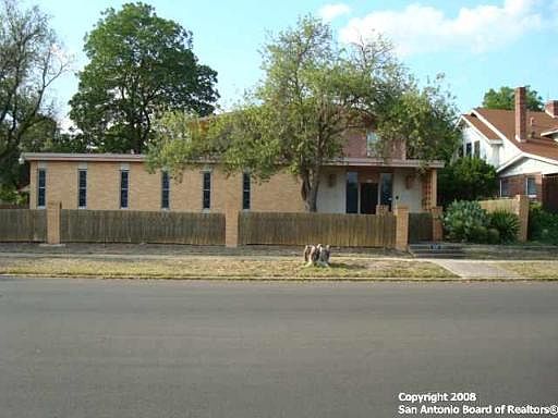 1st image of 237 W MAGNOLIA