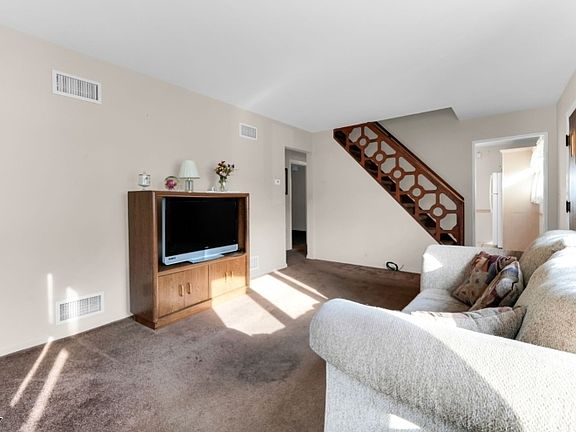 4th image of 2747 Meister Ave
