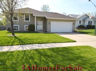 2429 Handley Dr SW, Cedar Rapids, IA 52404