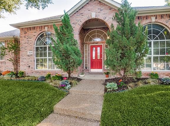 3rd image of 2420 Queens Ct