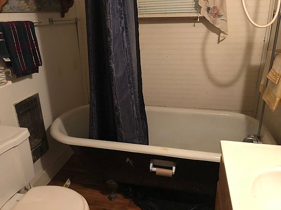 3rd image of 200 N Steele Ave