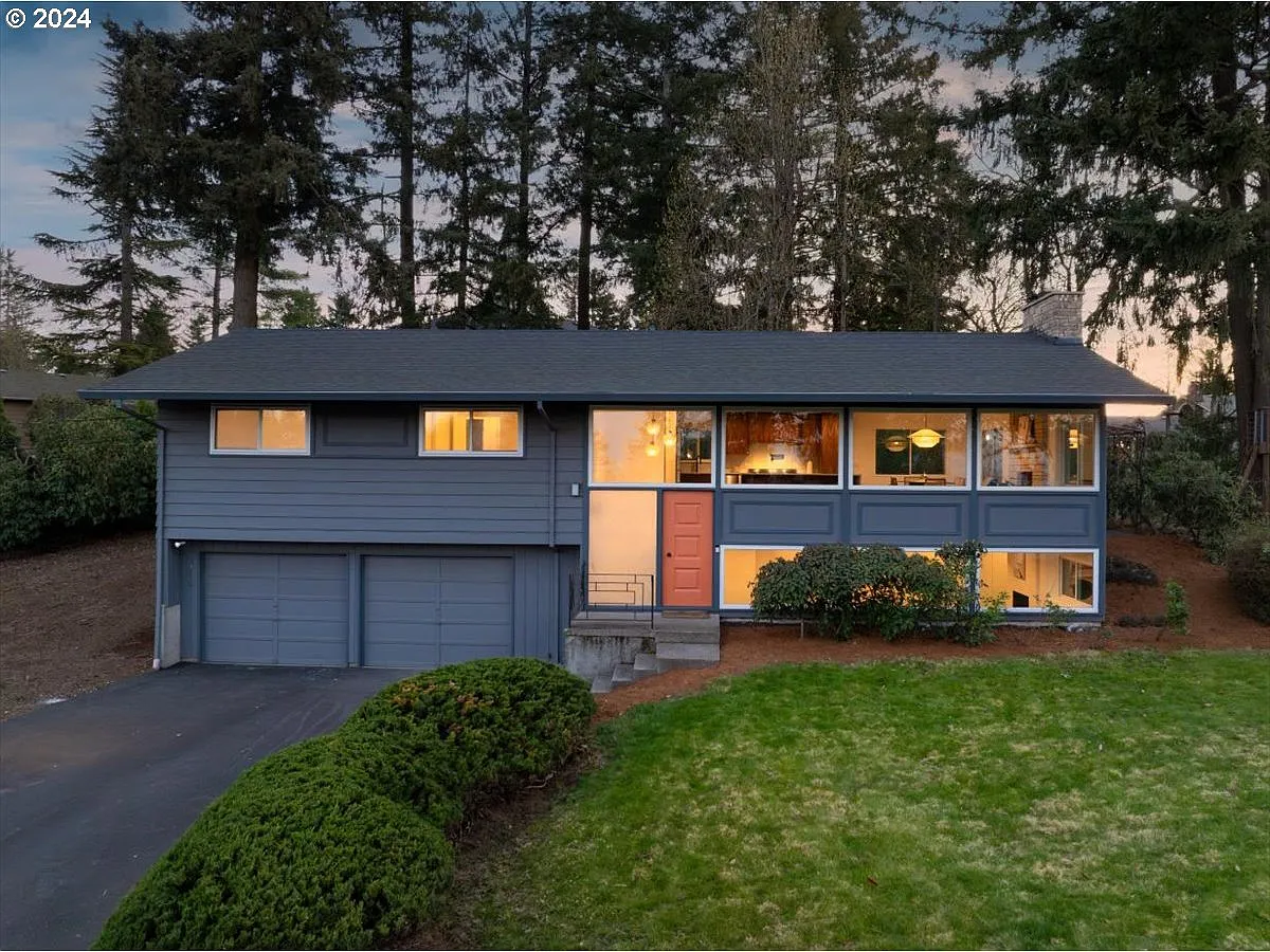 1790 Hillcrest Dr photo 1