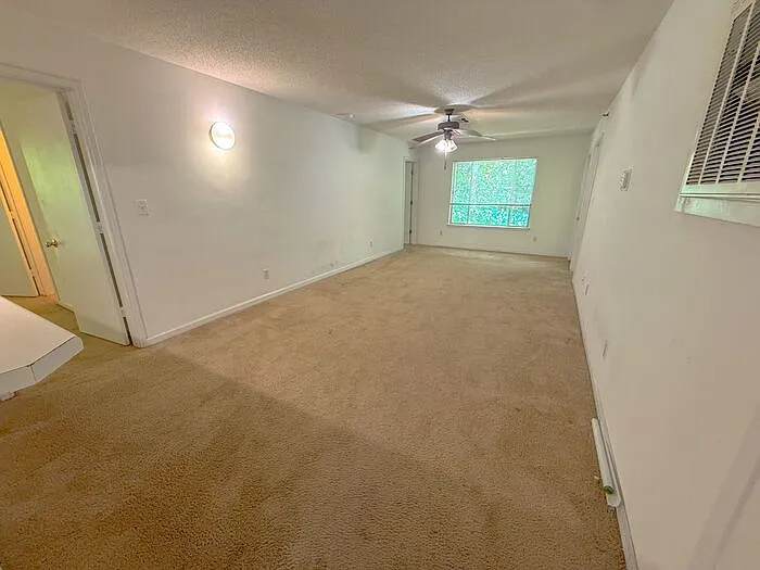 4 bed, 4.0 bath, 1219 sqft, $2,000 — Photo 2