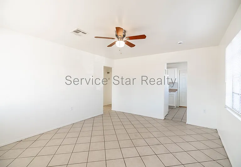 1926 E Osborn Rd #1 — Photo 4