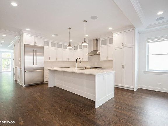 5th image of 4727 N Winchester Ave #2N