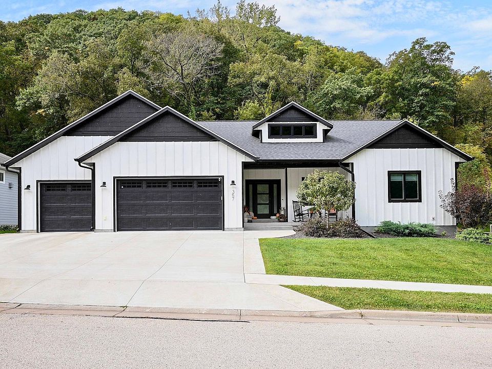 1st image of 357 Valley Oaks Dr