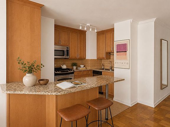 5th image of 130 E 18th St APT 10M