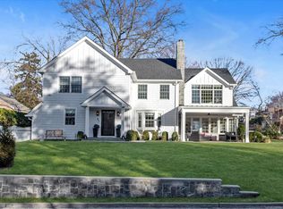 8 Lowell Rd, Port Washington, NY 11050