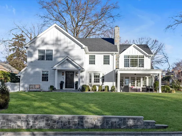 8 Lowell Road, Port Washington, NY 11050
