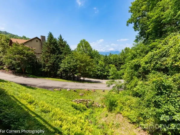 293 Sawgrass Dr #2, Whittier, NC 28789