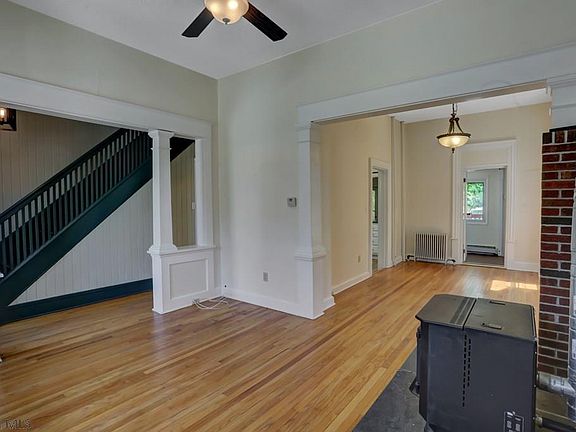 3rd image of 382 Reynolds Ave