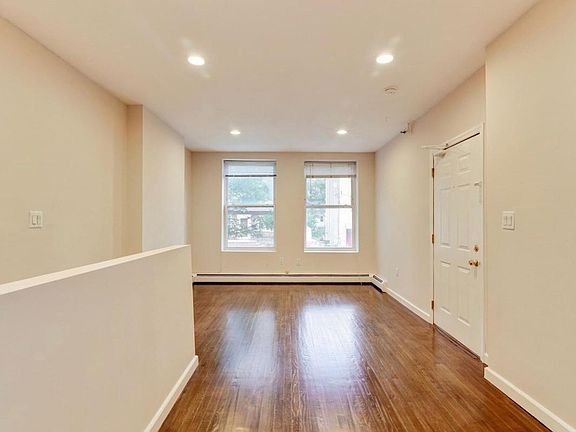 3rd image of 59 Saint Pauls Ave APT 1R