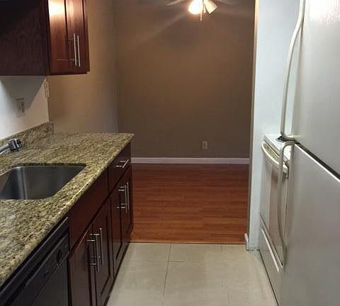 3rd image of 4081 Clayton Rd