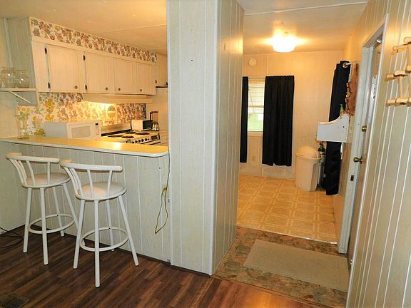4th image of 11101 Bluebird Dr