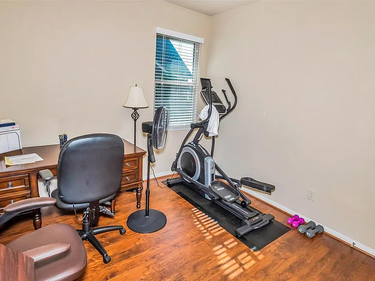 8807 Seguin Cove Ln — Photo 22