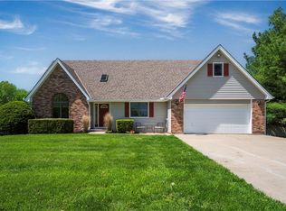 1720 Paddock Dr, Kearney, MO 64060