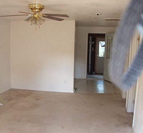 3rd image of 2516 Oakwood Ter