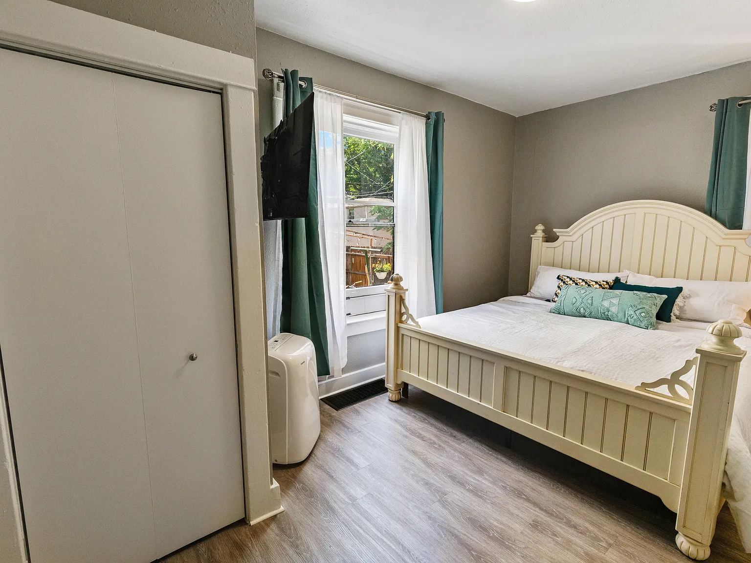 1 bed, $3,000 — Photo 3