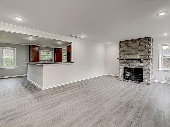 3rd image of 4110 N Drexel Ave