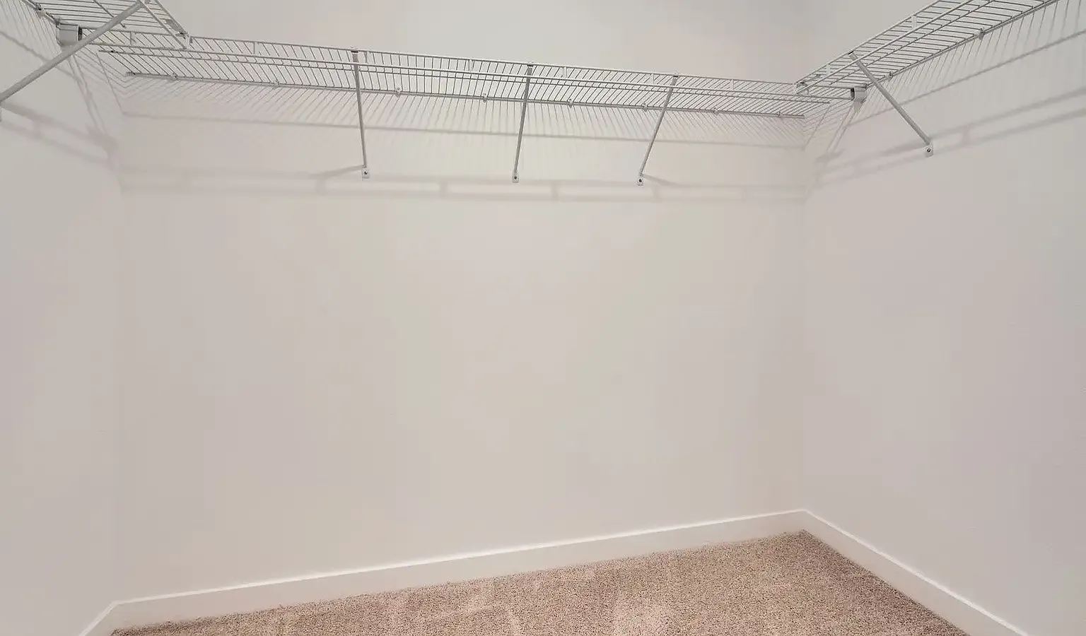4 bed, 1625 sqft, $3,999 — Photo 2