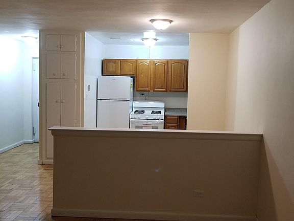 3rd image of 2222 E 18th St APT L4