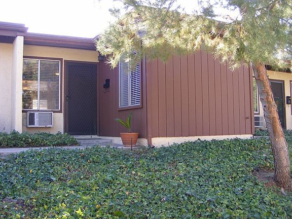 Quietly Tucked Away in Cul-de-Sac!