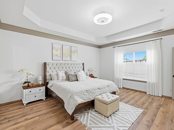 5th image of 601 Cresthaven Dr