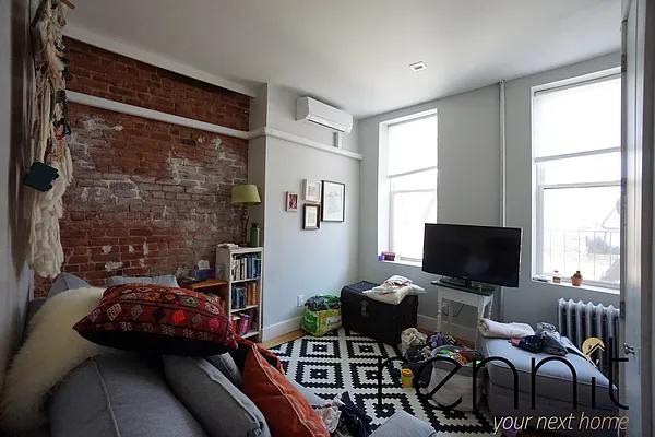 Rented by Rennit Inc. | media 3