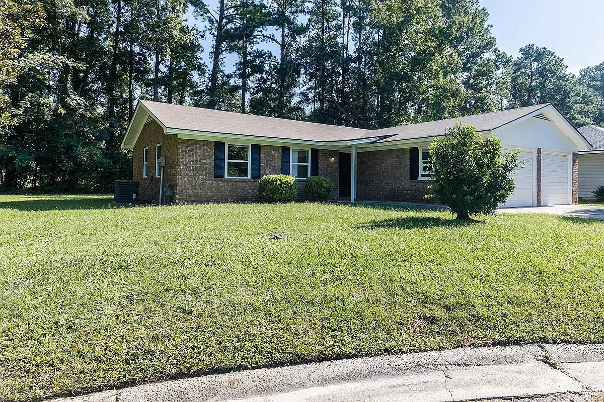 3 bed, 1270 sqft, $2,000 — Photo 3