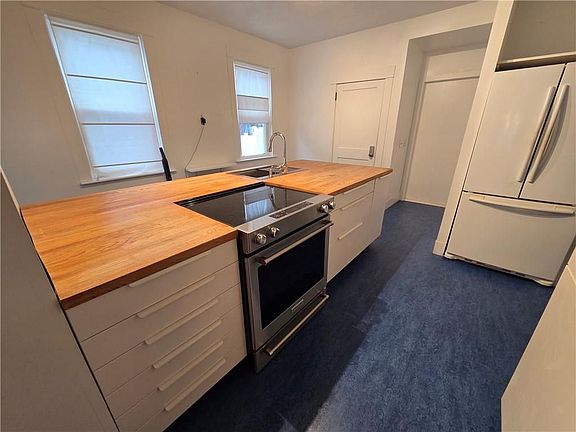 5th image of 370 Academy Ave #1