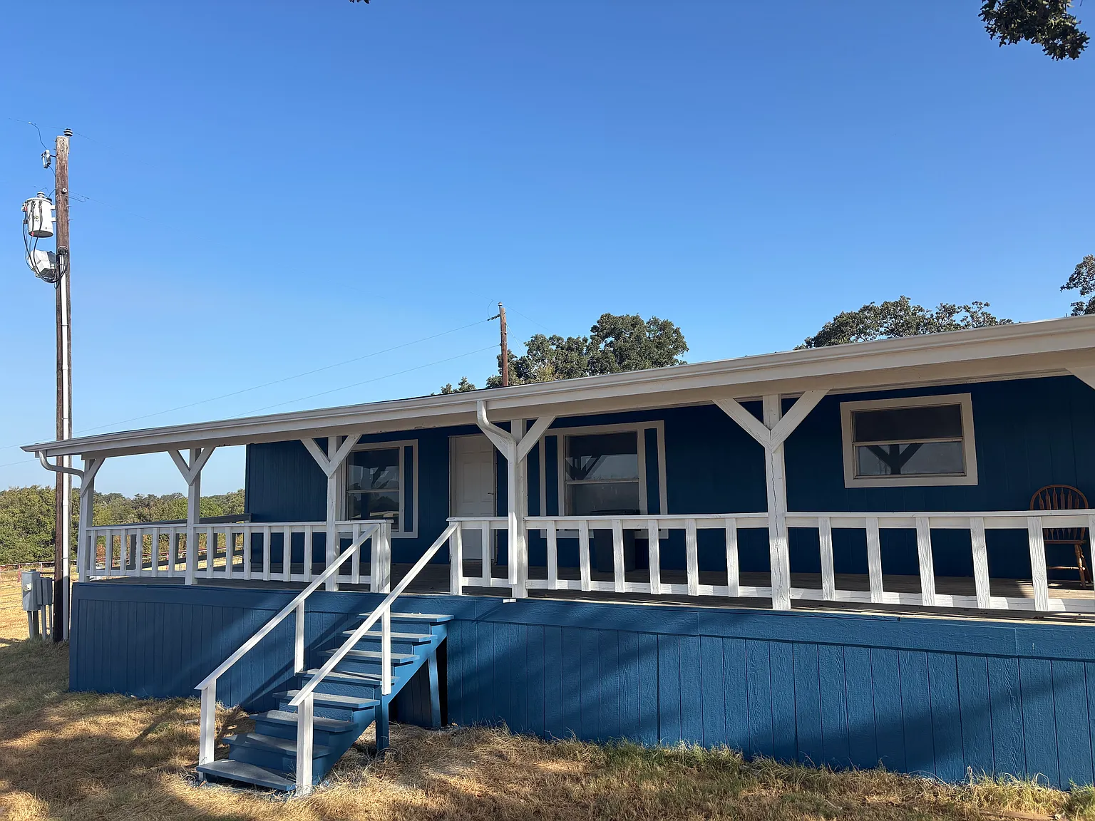 3 bed, 1800 sqft, $1,800 — Photo 1