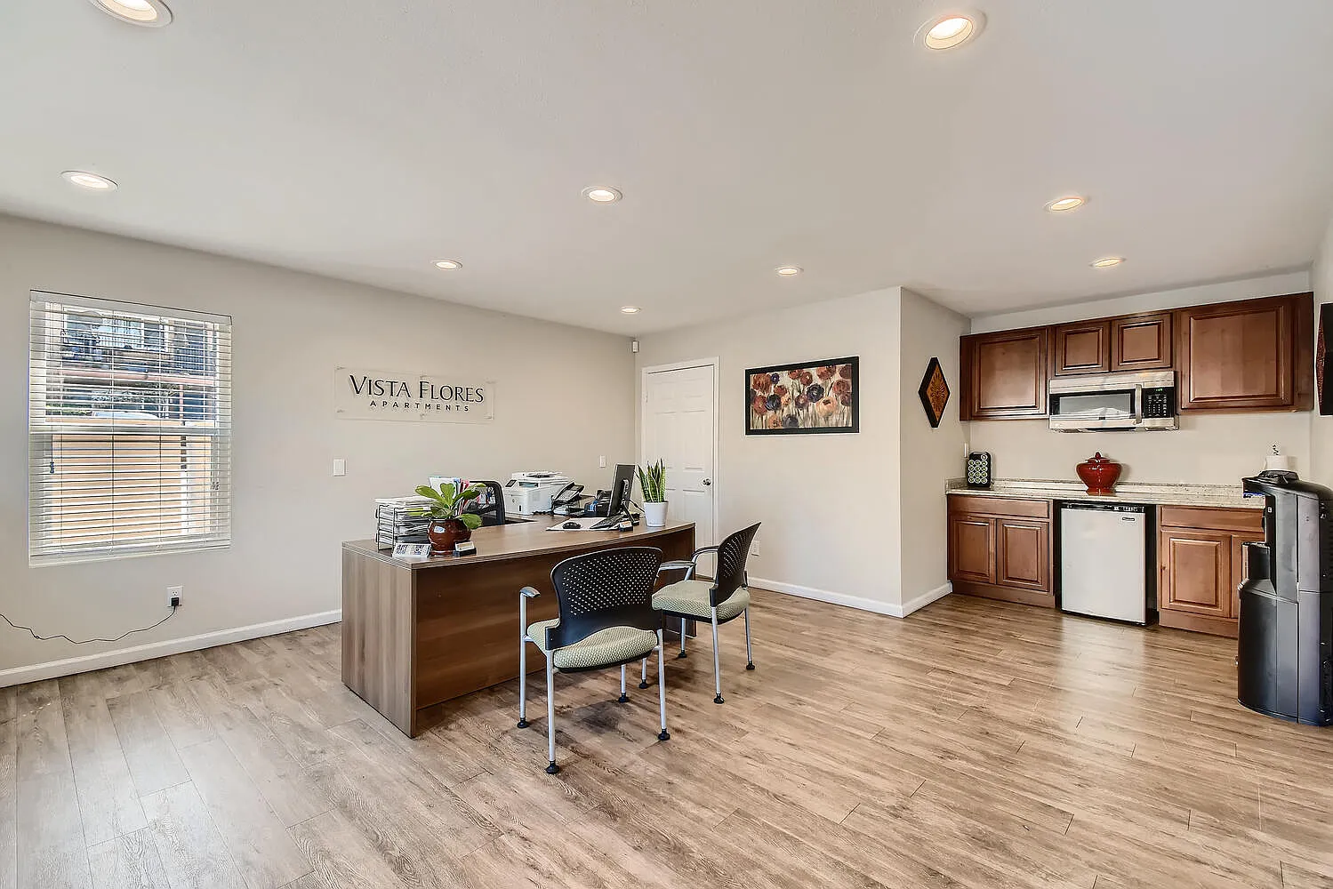 Vista Flores Apartments — Photo 4