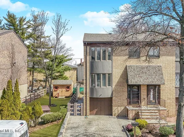 291 Hillbrook Dr, Staten Island, NY 10305