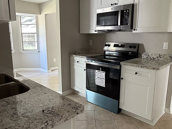 5th image of 215 North Blvd